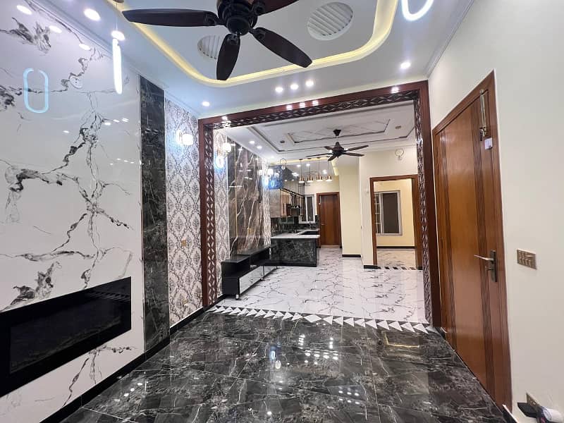 "LUXURY LIVING AT ITS FINEST! 5 Marla Designer House for Sale in Bahria Town Phase 8" 18