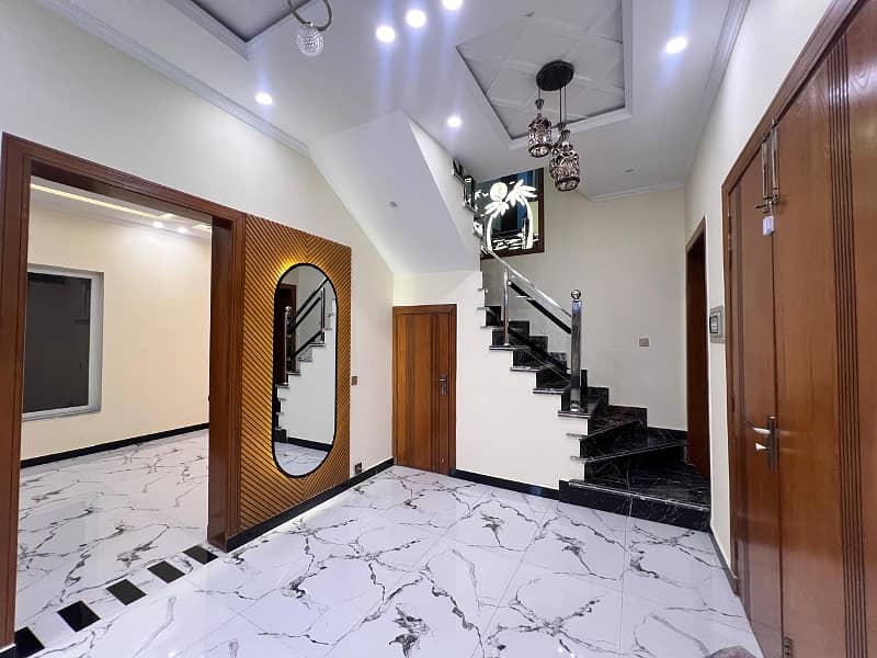 "LUXURY LIVING AT ITS FINEST! 5 Marla Designer House for Sale in Bahria Town Phase 8" 19