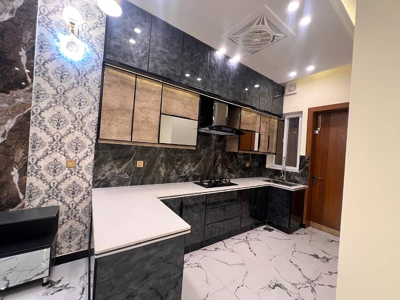 "LUXURY LIVING AT ITS FINEST! 5 Marla Designer House for Sale in Bahria Town Phase 8" 20