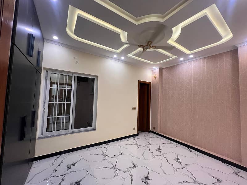 "LUXURY LIVING AT ITS FINEST! 5 Marla Designer House for Sale in Bahria Town Phase 8" 23