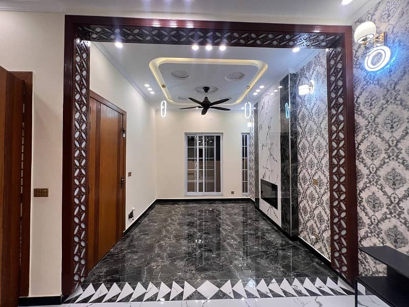 "LUXURY LIVING AT ITS FINEST! 5 Marla Designer House for Sale in Bahria Town Phase 8" 25