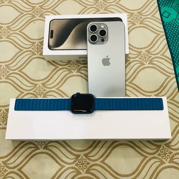 Apple Watch Series 7 45mm with UNIQ Straps Complete Box 0