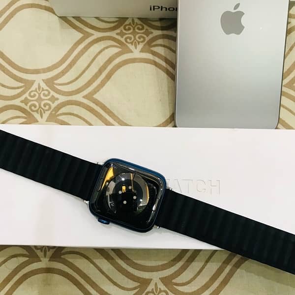 Apple Watch Series 7 45mm with UNIQ Straps Complete Box 1