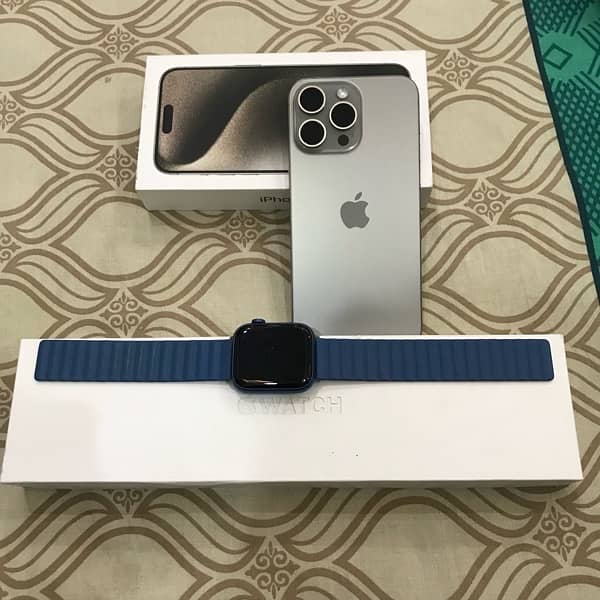 Apple Watch Series 7 45mm with UNIQ Straps Complete Box 4