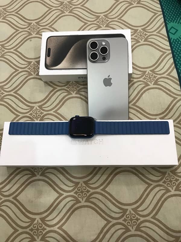 Apple Watch Series 7 45mm with UNIQ Straps Complete Box 7