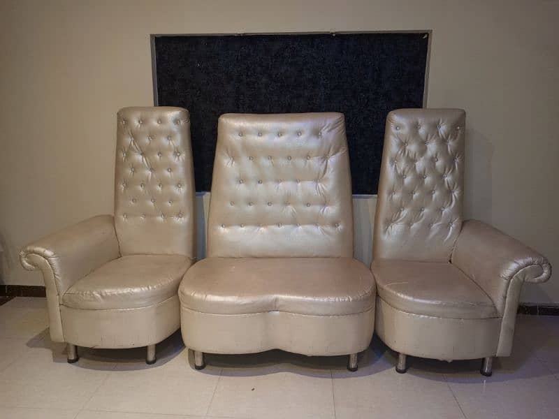 Royal Off White Sofa Set without any Defect. 0