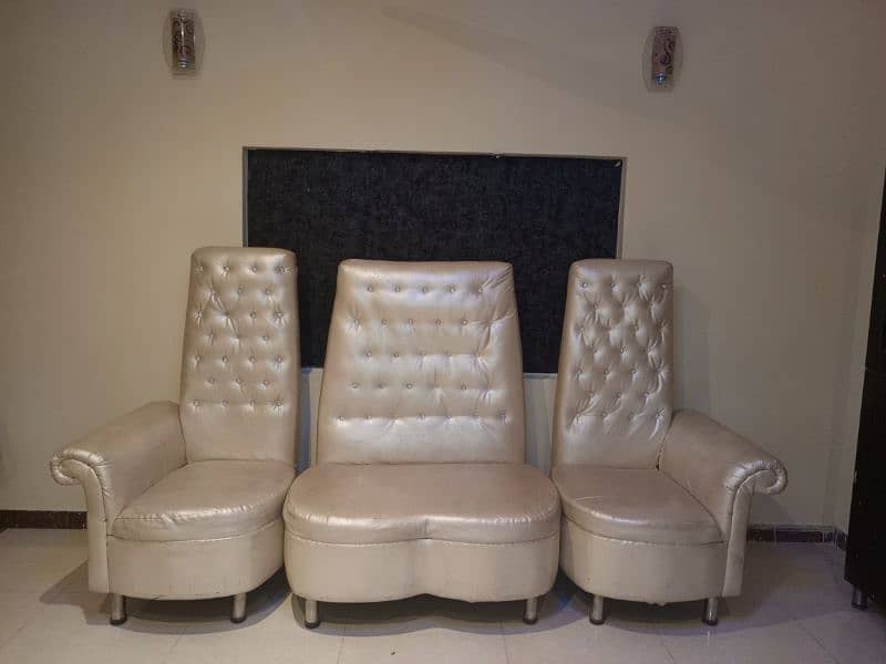 Royal Off White Sofa Set without any Defect. 1