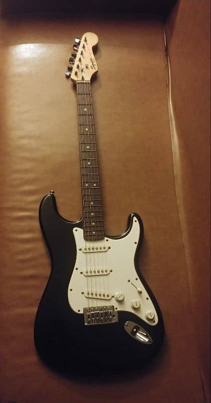 Fender Squire Bullet Strat - like new 0