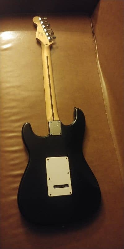 Fender Squire Bullet Strat - like new 1