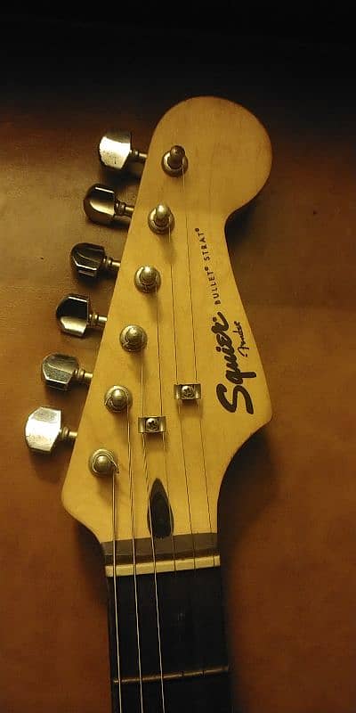 Fender Squire Bullet Strat - like new 2