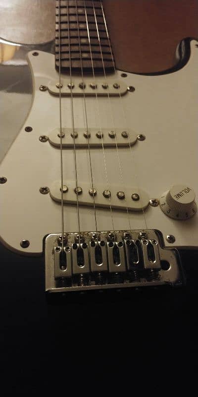 Fender Squire Bullet Strat - like new 4