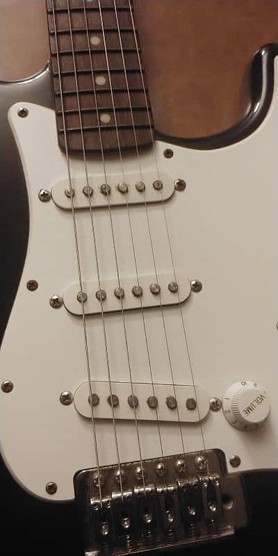 Fender Squire Bullet Strat - like new 6