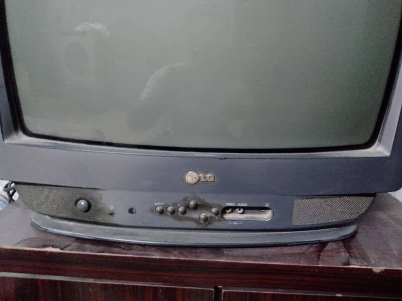 LG TV old with remote 0