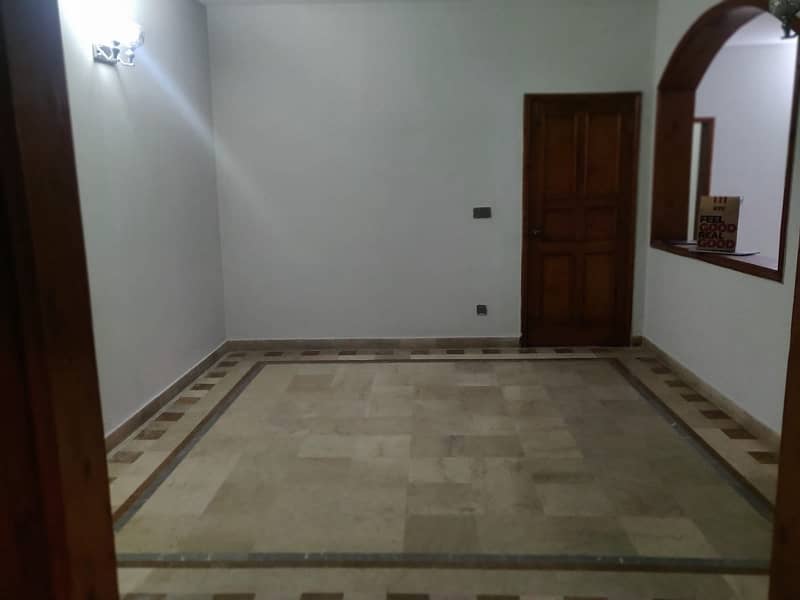 10 marla Beautiful House available for Rent phase 3 z block 9