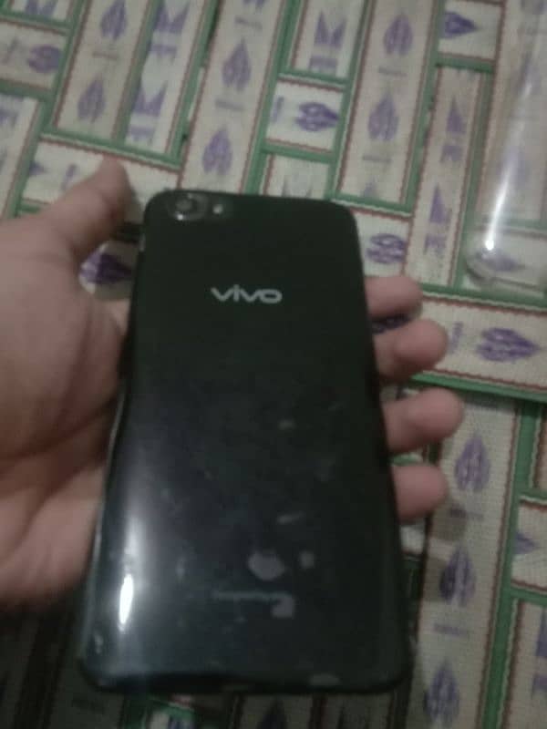 Vivo Y81s 3