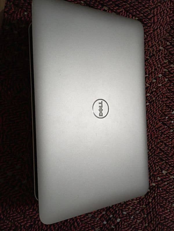 dell laptop 4/256 core i3 4 generation 2