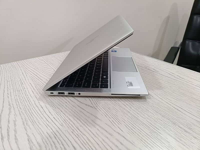 Hp elitebook 830 g8 core i7 11th gen quadcore 12mb cache  13.3" 1080p 8