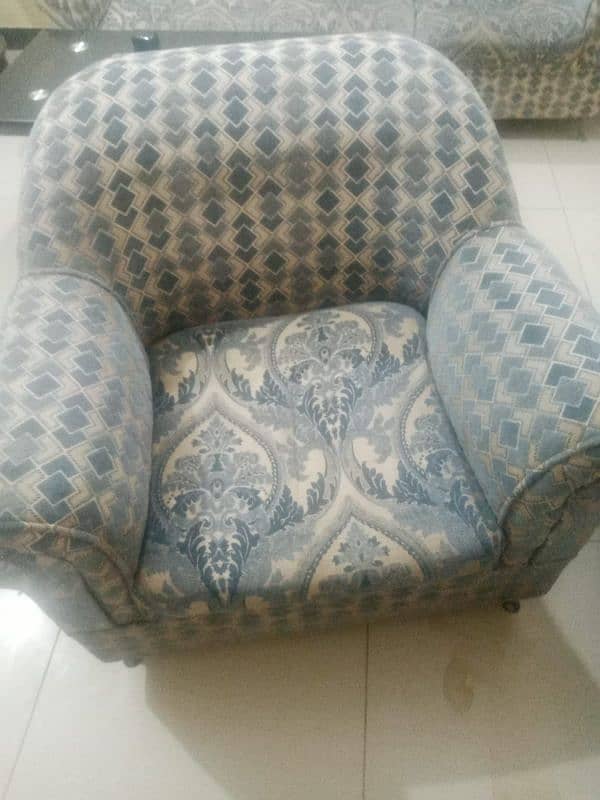 5 seater sofa selling 1