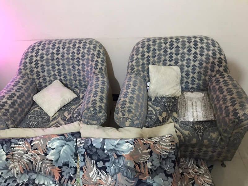 5 seater sofa selling 2