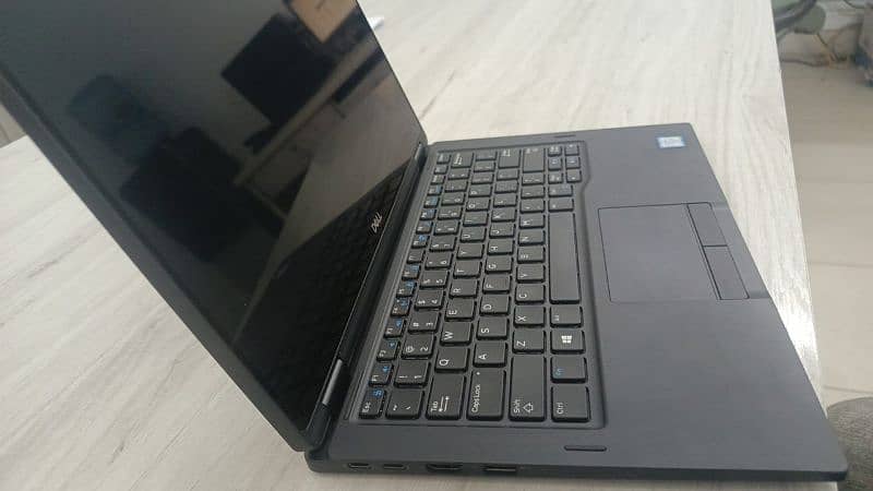 Attitude 7390 2-in-1 i5 8 generation condition 10/10 1