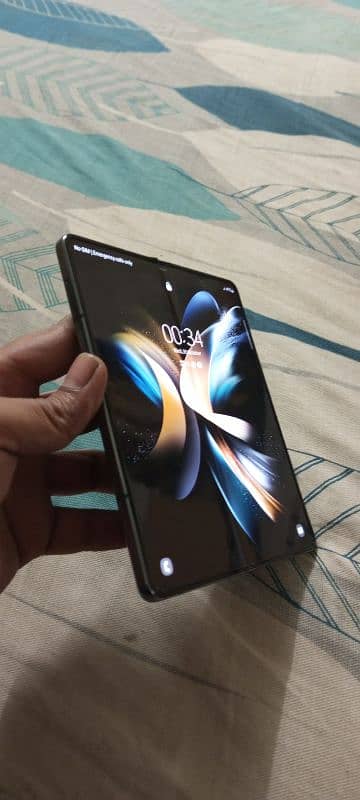 Samsung Galaxy Z Fold 4 0