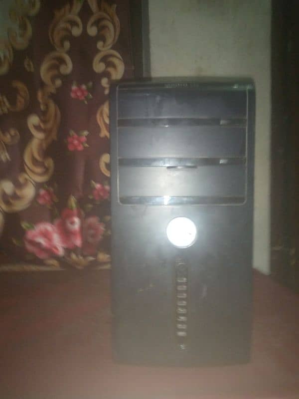 Computer PC with 19 inch LCD with showing lines 3