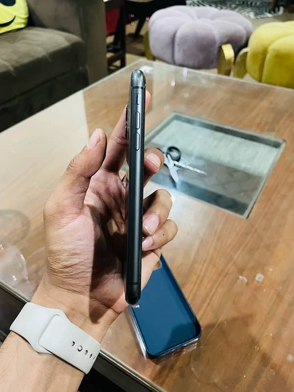 Iphone 11 , 64 gb , Non Pta 3