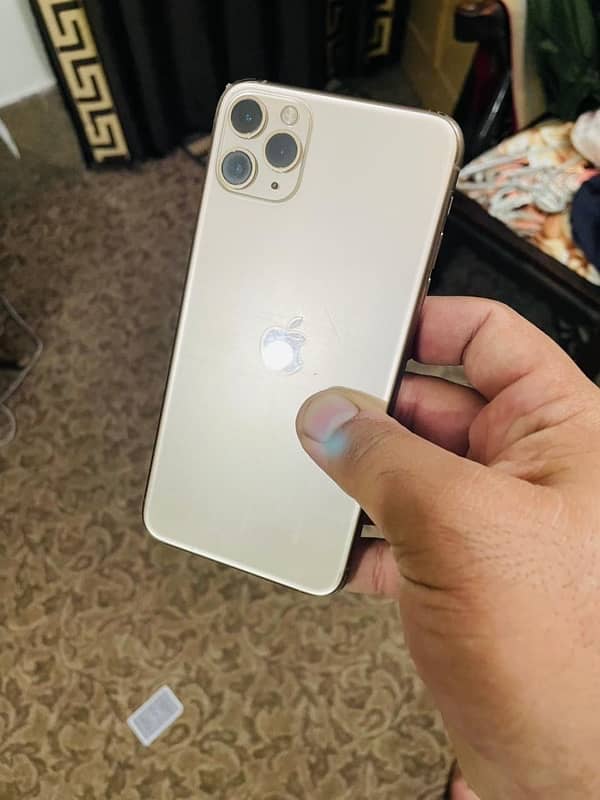 i m selling iphone 11 pro max 256gb pta approved 1