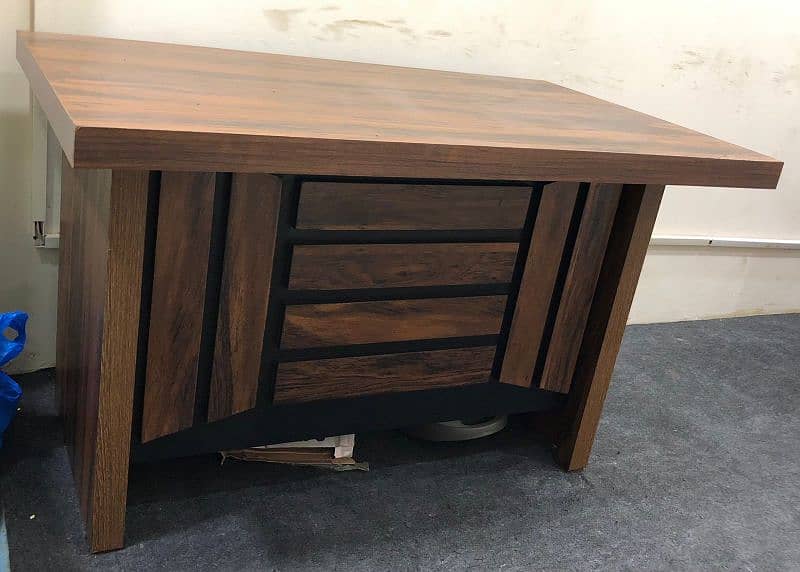 office table brand new 3 days used 0