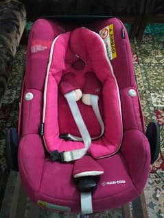 Maxi-Cosi baby Carry Cot and Car Seat.