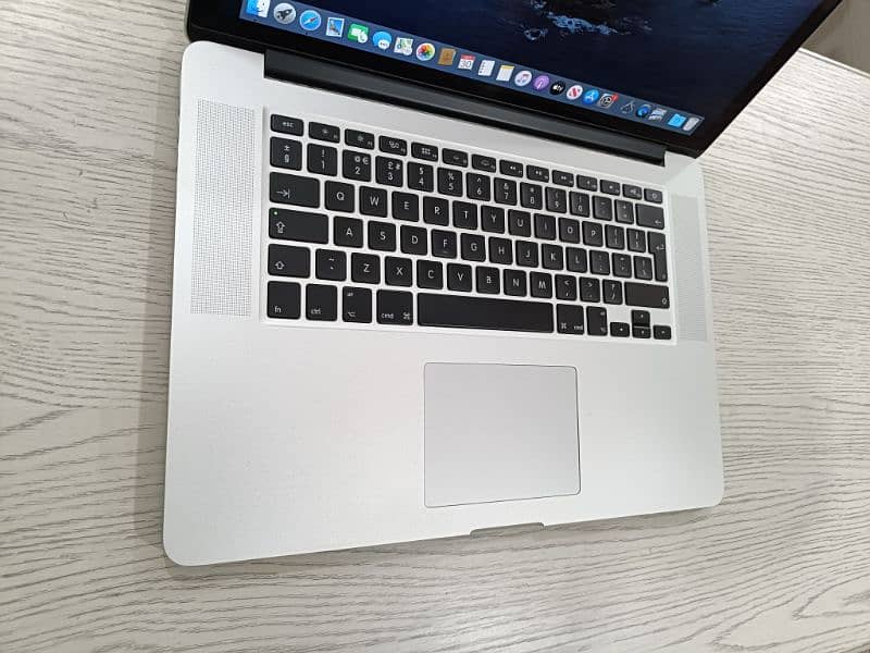 Macbook 2013 pro late i7 Quadcore 15.4 2k plus Retina Display 1TB SSD 3