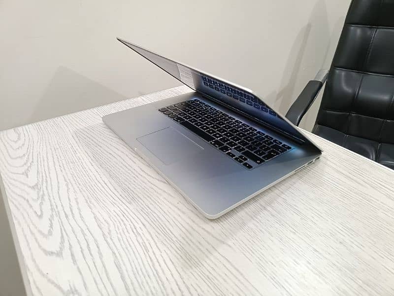 Macbook 2013 pro late i7 Quadcore 15.4 2k plus Retina Display 1TB SSD 7