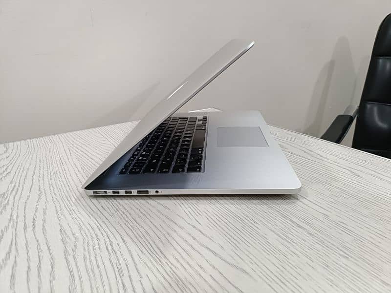 Macbook 2013 pro late i7 Quadcore 15.4 2k plus Retina Display 1TB SSD 8