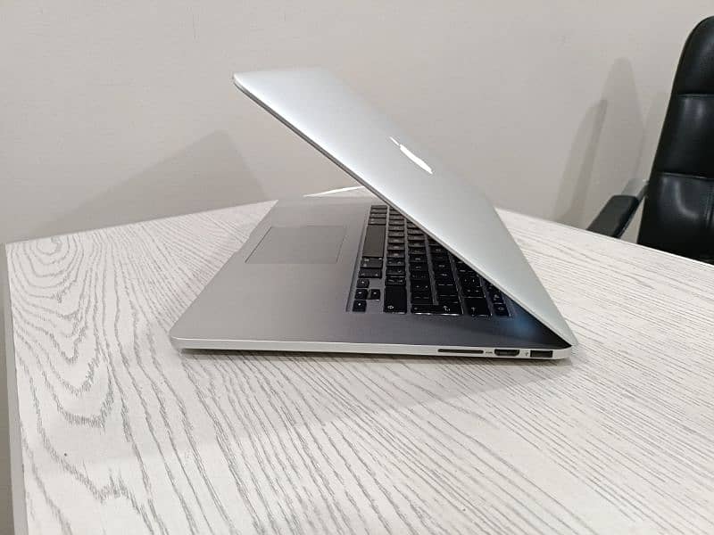 Macbook 2013 pro late i7 Quadcore 15.4 2k plus Retina Display 1TB SSD 9