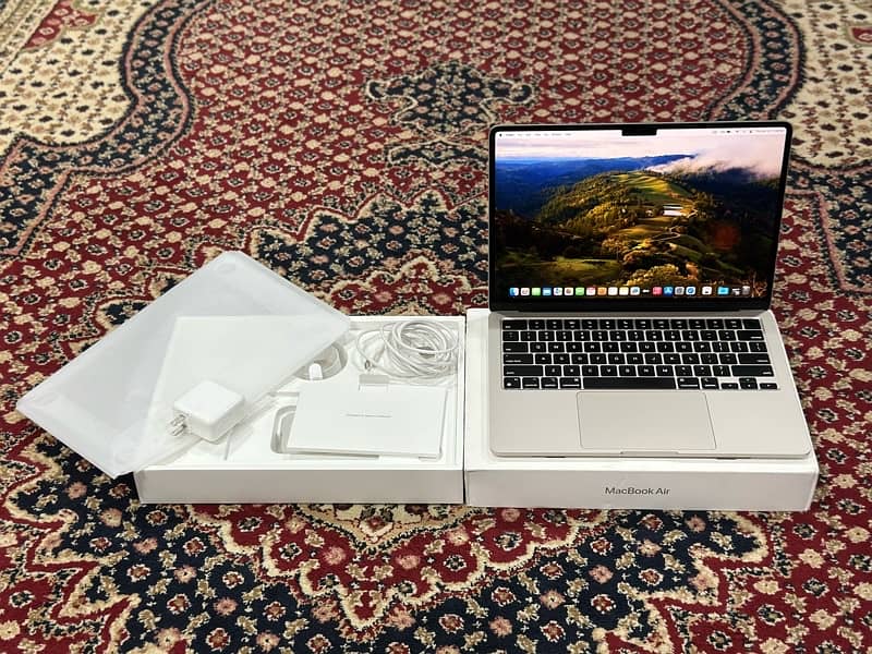 Macbook Air M3 8/256gb 13inch 0