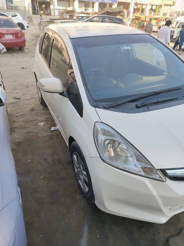 urgent sale Honda Fit 2011 2014 hybrid 6