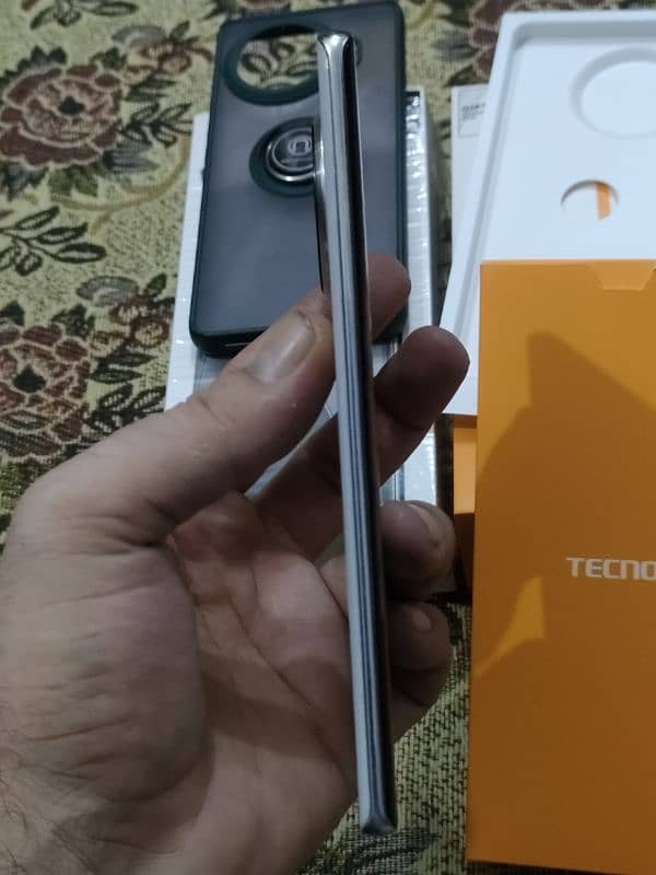 Tecno Spark 20 pro plus 8