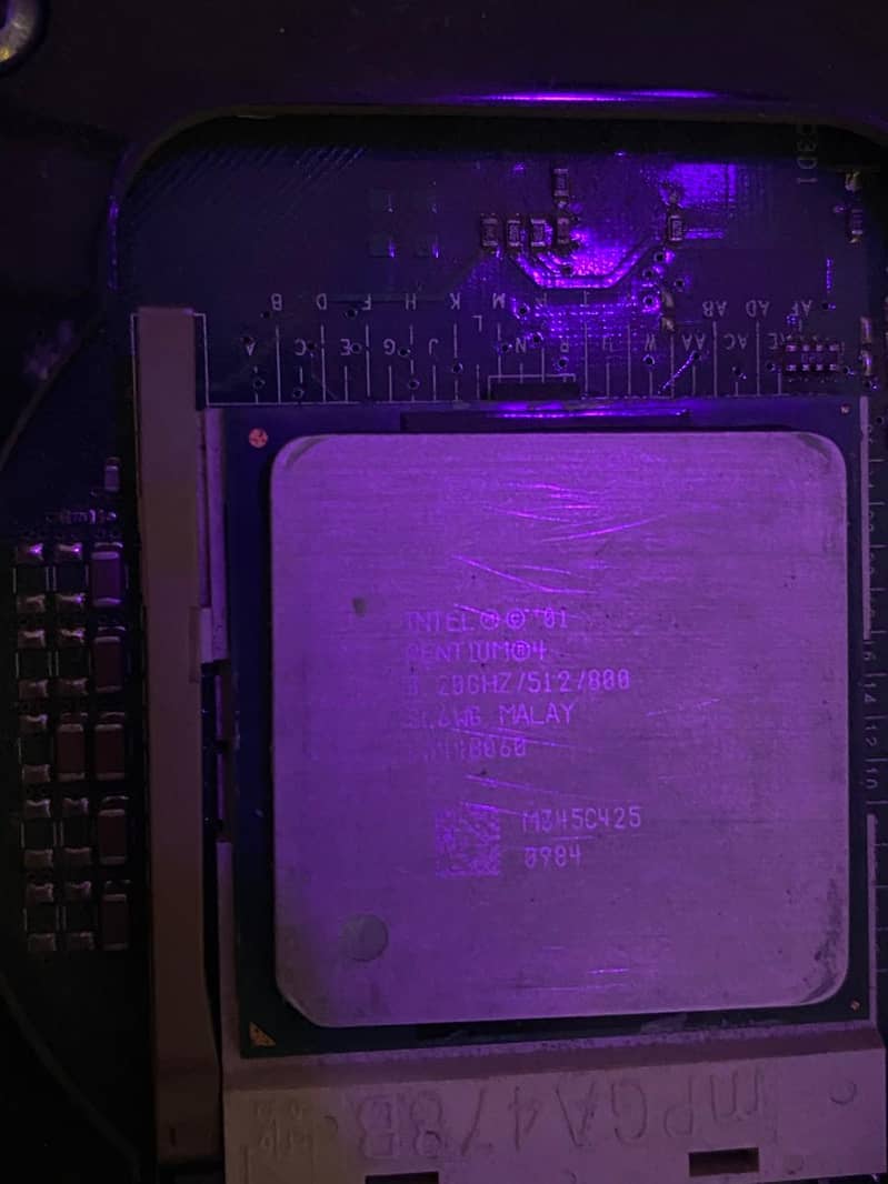 Intel Pentium 4 2.4GHz SL6GS 0