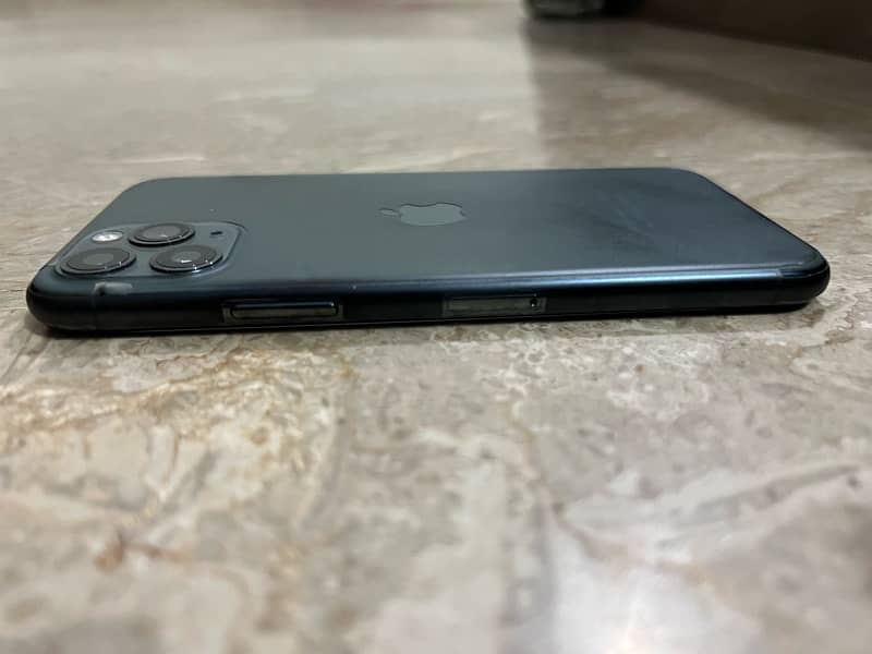 iphone 11 pro 4