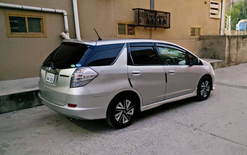 Honda Fit shuttle excellent condition 0