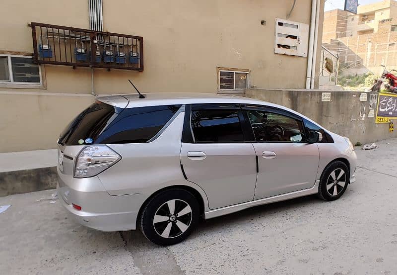 Honda Fit shuttle excellent condition 5