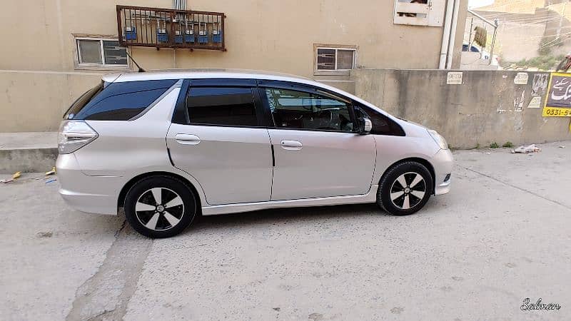 Honda Fit shuttle excellent condition 6