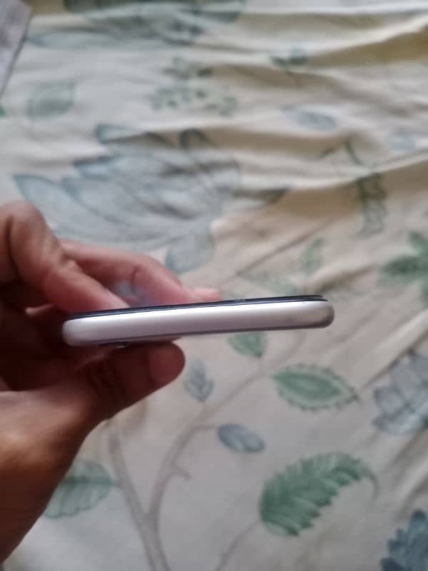 iphone 6s 03064169920 urgent sale 5