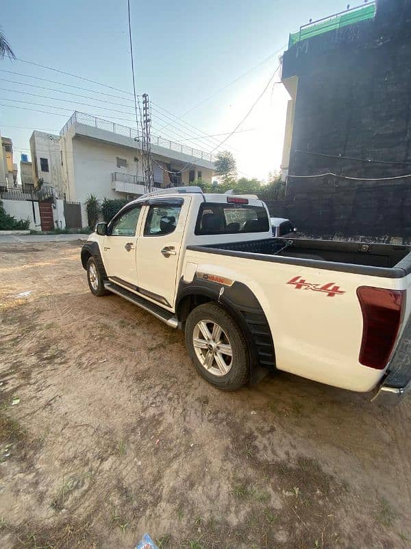 Isuzu D-Max V-Cross 2019 3