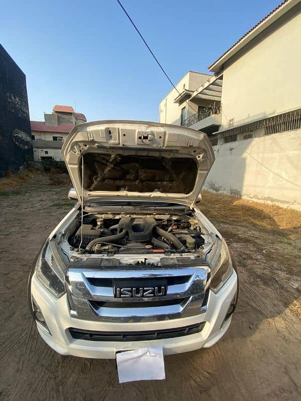 Isuzu D-Max V-Cross 2019 5