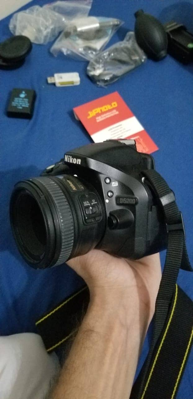 NIKON D5200 WITH 55mm 1.8G LENS 1