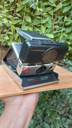 vintage polariod camera