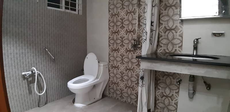 10 Marla House Available For Rent In Overseas B Block Bahria Town 4