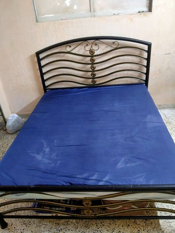 iron bed 0