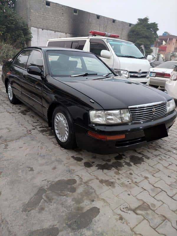 LUXURY TOYOTA CROWN AVAILABLE FOR RENT 0